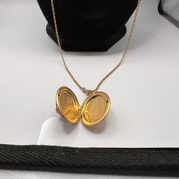 Vintage 1928 Pink Rose Locket on a gold tone chain - Picture 11 of 12